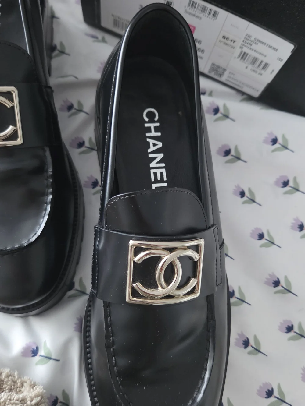 Autentic CHANEL Black Leather CC Logo Loafers with Gold Hardware - Picture 1 of 12